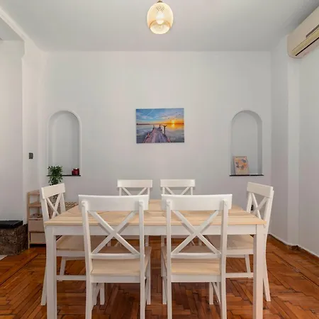 Spacious 2Bd Apartment Next To Athens Archeological Museum-3