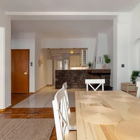 Spacious 2Bd Apartment Next To Athens Archeological Museum-2